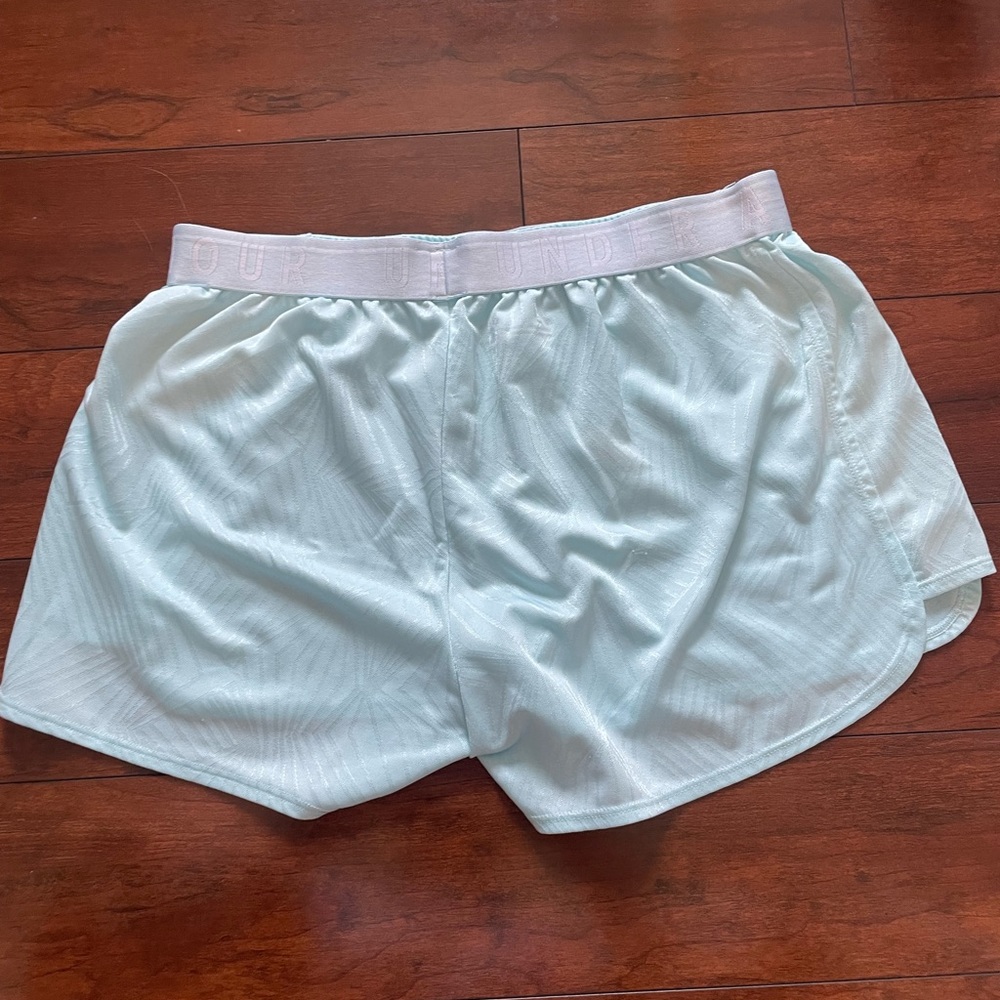 Under Armour Workout Shorts - Picture 2 of 3
